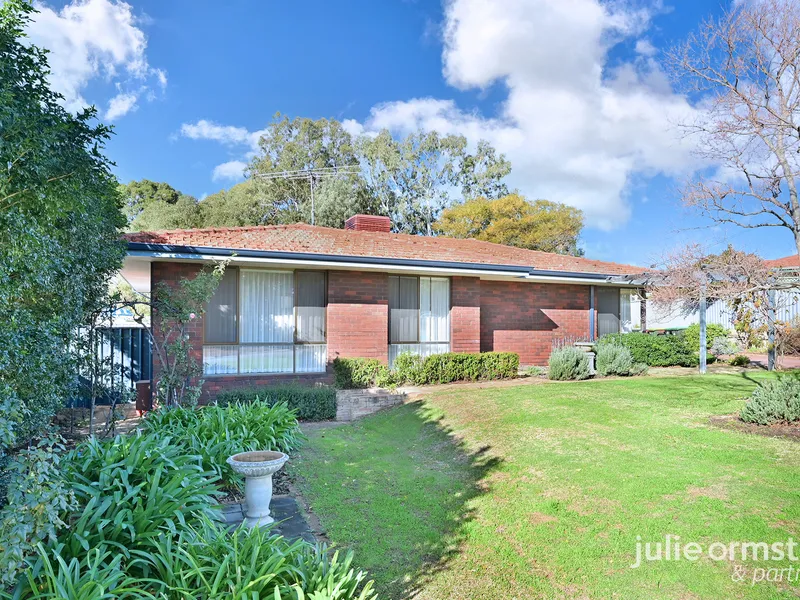 DUPLEX DELIGHT IN GORGEOUS GREENWOOD!