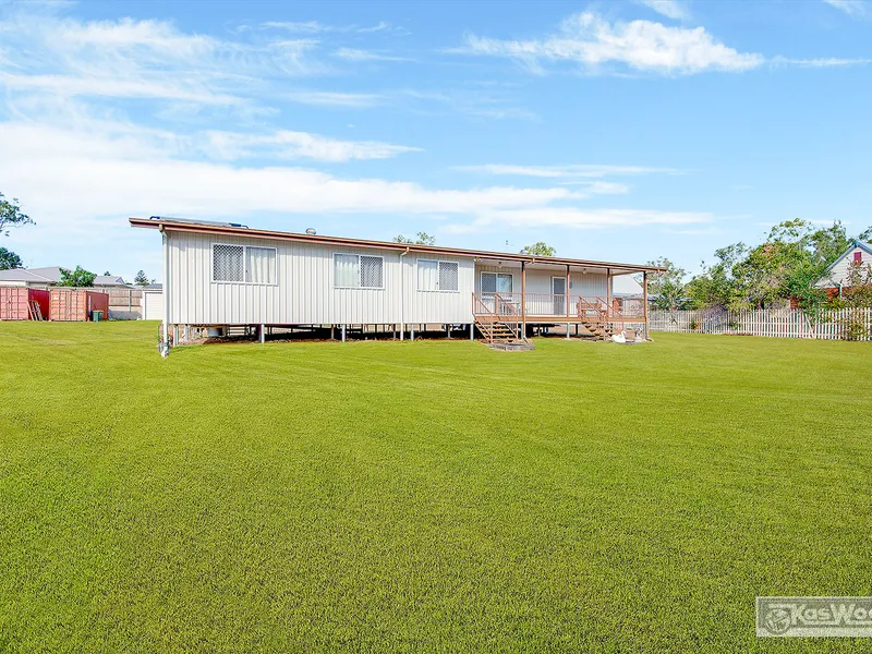 A MODERN 4 BEDROOM HOME WITH FRONT AND BACK VERANDAHS SET ON A PRIME 6,353m2 ALLOTMENT OVER LOOKING THE ROCKHAMPTON GOLF CLUB.