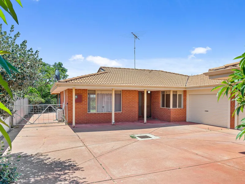 Ideal Downsizer's Retreat in Falcon, Moments from the Beach