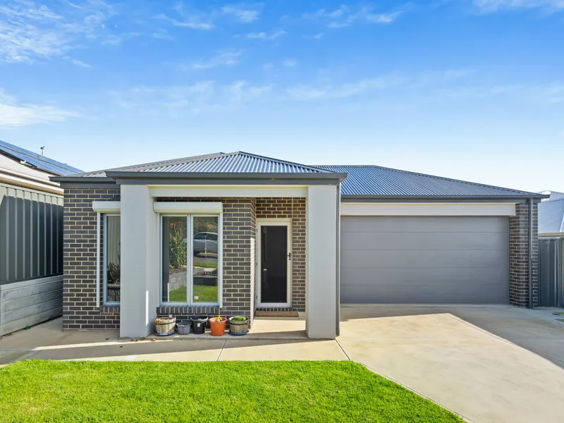 This immaculate, family home, boasts contemporary designs throughout and is complemented by it's accommodating location