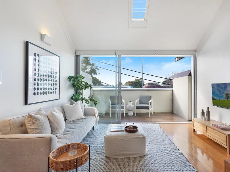 Impeccable designer oasis of quality, light, locale
