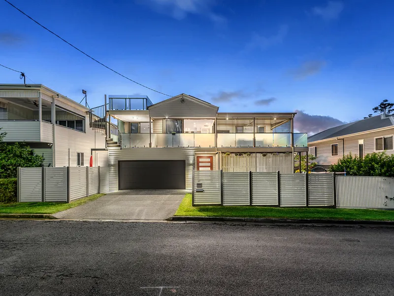 EXECUTIVE HOME WITH BAY & CITY VIEWS!