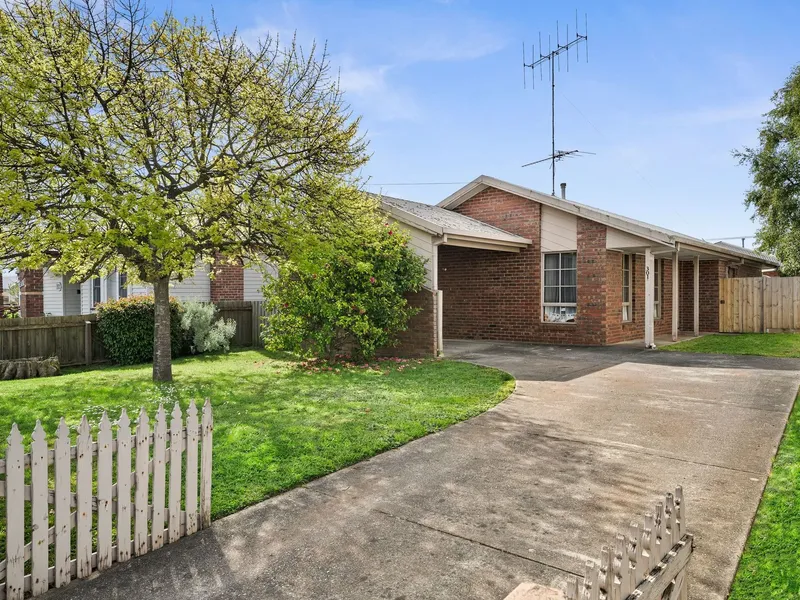 LOW MAINTENANCE BRICK VENEER IN GREAT LOCATION