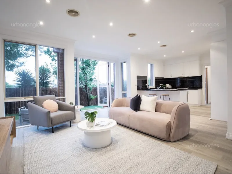 STUNNING TOWNHOUSE-LOCATION and LIFESTYLE