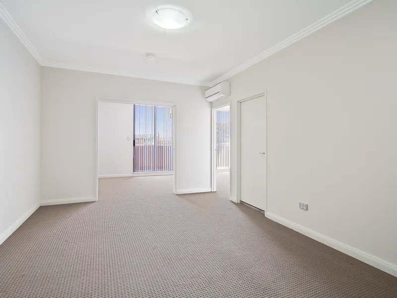 Resort-Style Lifestyle In Prized Locale - Bills Included