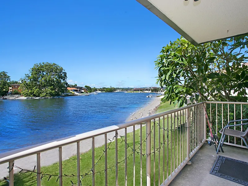 WANT TO LIVE ON THE WATER! NOTHING TO DO BUT RELAX Open times are in NSW TIME