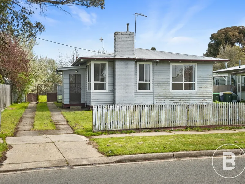 TIDY THREE BEDROOM HOME IN WENDOUREE
