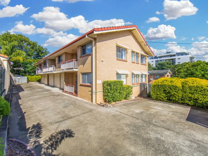 TWO BEDROOM IN THE HEART OF CHERMSIDE!