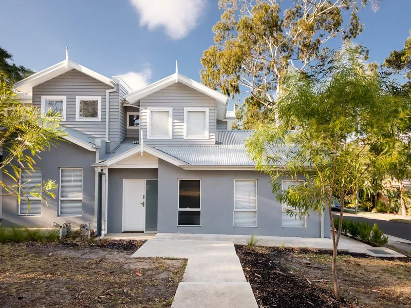 Three Bedroom Home For Lease in Macleod - Close to Macleod Station, Cafes and Local Shops