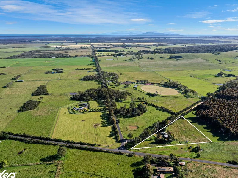 A RIPPER 3 ACRE BLOCK CLOSE TO THE COAST!