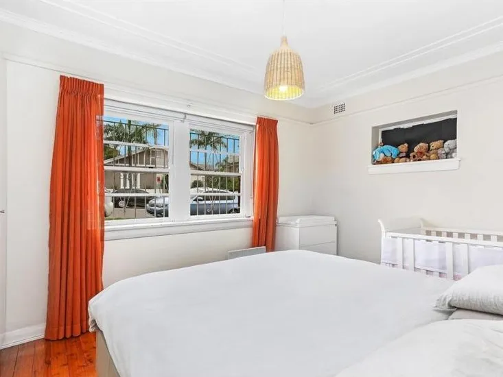 North facing apartment, 10 minutes walk to Clovelly Beach.