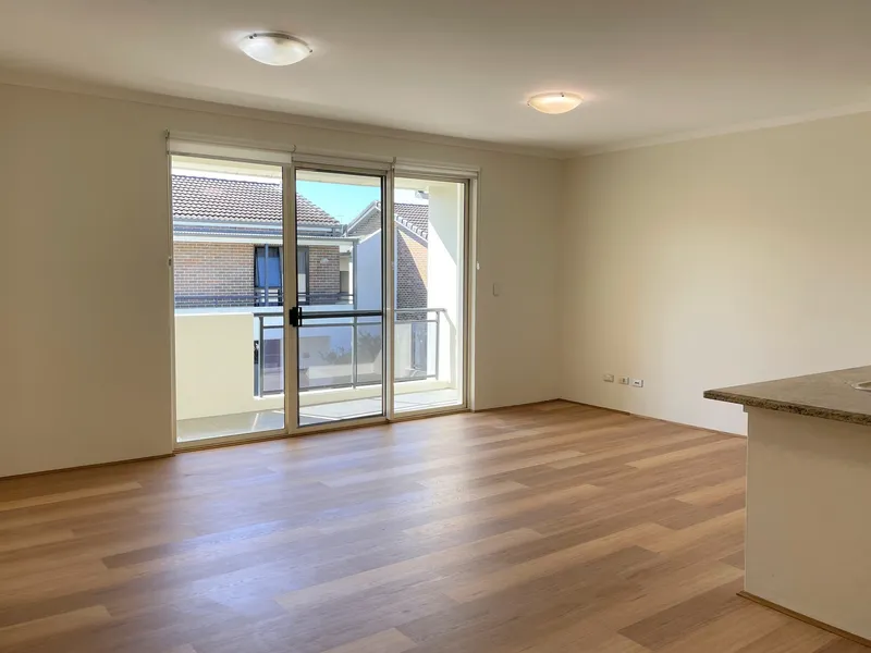 Pet Friendly Large Spacious 2 Bedroom Apartment