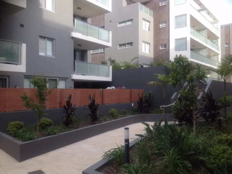 Executive 1br 1 car in upmarket complex Greenwich