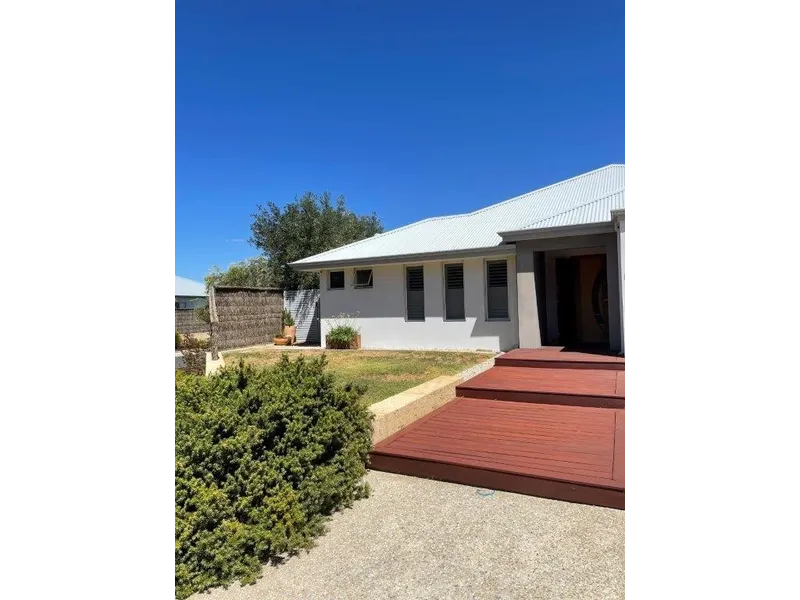Family Home in Dalyellup Beach side