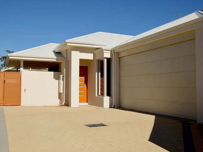 Secure property close to School and Shopping Centre