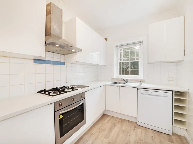 BRIGHT AND SPACIOUS TWO BEDROOM APARTMENT
