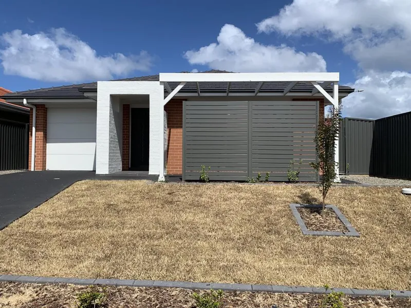 BRAND NEW TWO BEDROOM WITH DUCTED AIR CONDITIONING