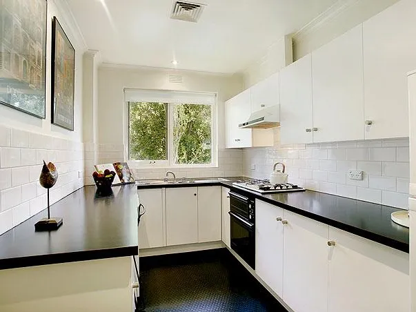 LEAFY GARDEN OUTLOOK IN THE HEART OF TOORAK