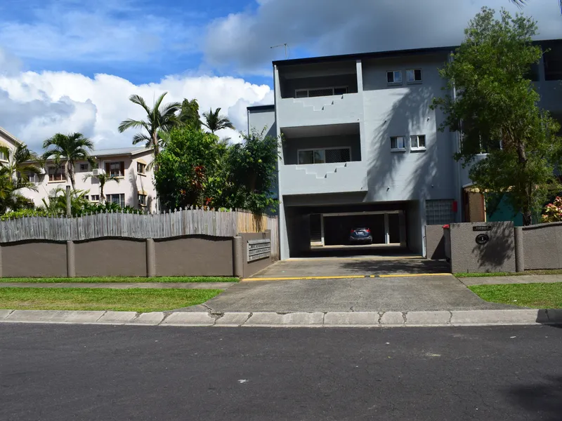 LOVELY, WELL-PRESENTED UNIT – CAT FRIENDLY - FURNISHED