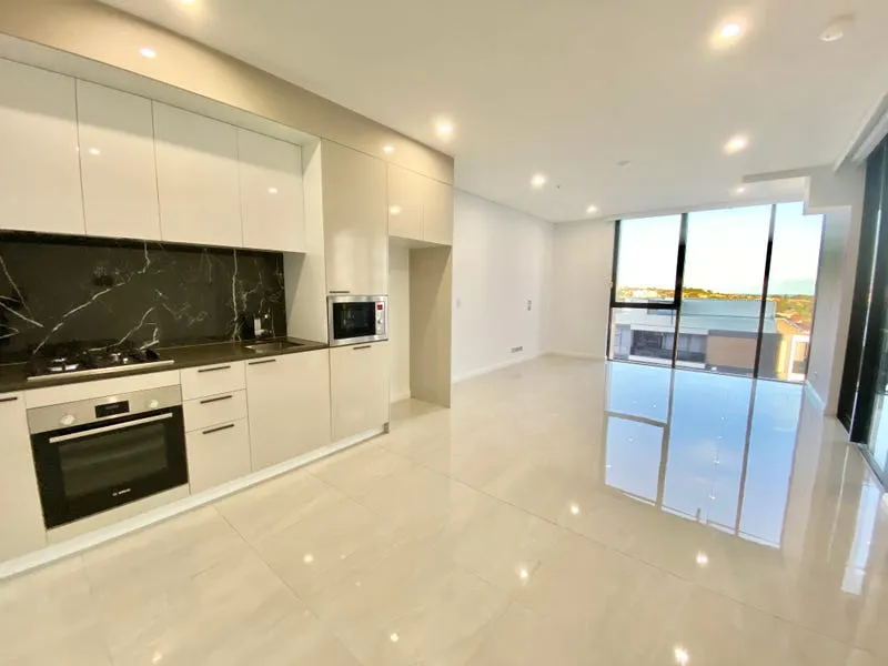 Luxurious 2 BD+1CAR SPACE APT in Eastgardens 