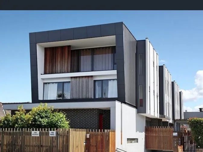 EXECUTIVE LIVING IN THE HEART OF MCKINNON