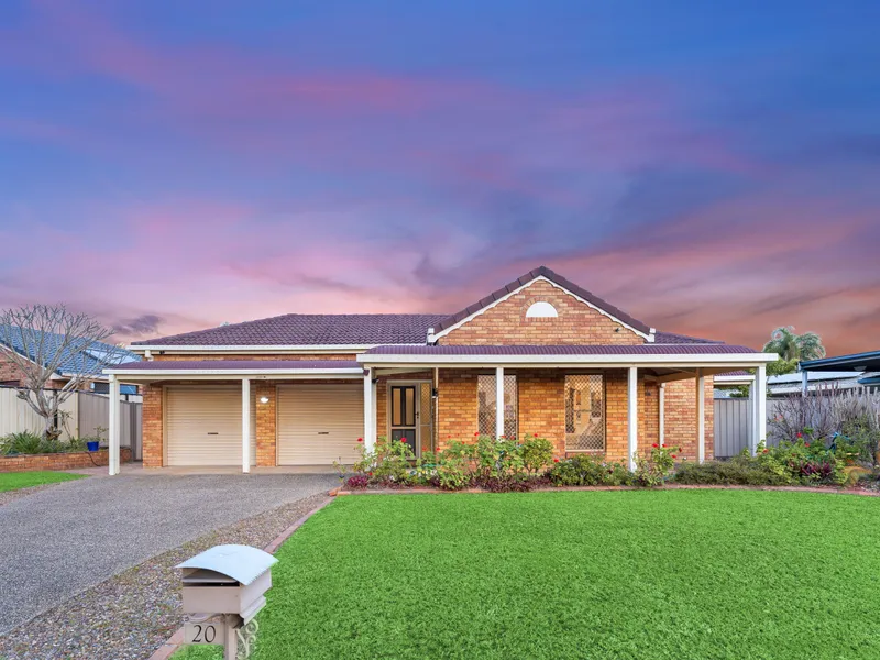 SPACIOUS AND SERENE LIVING IN TOP CHOICE LOCATION FOR FAMILIES!