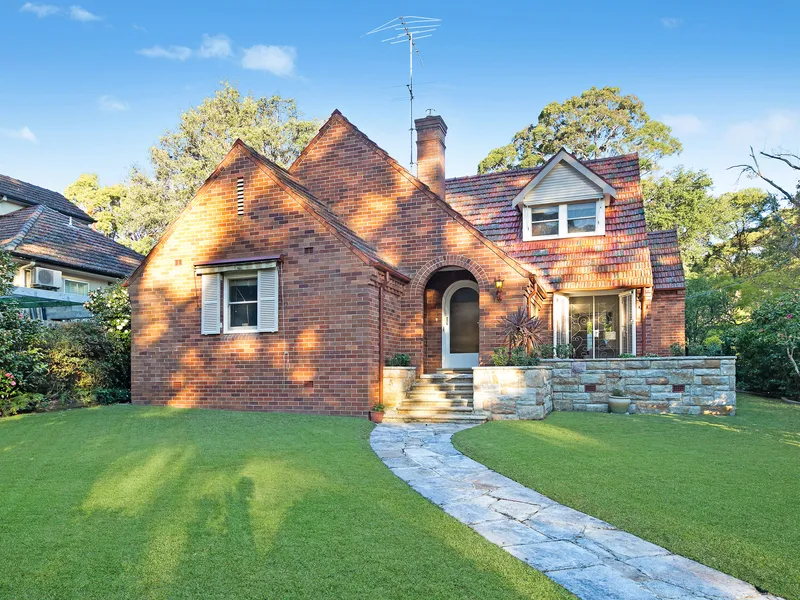 Idyllic family living, golf course precinct