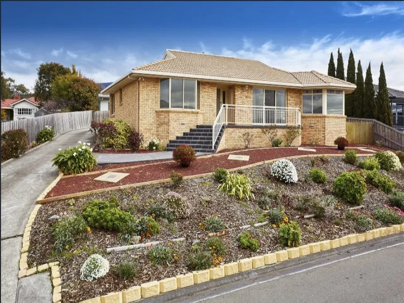 Modern family home in quiet, sought after area