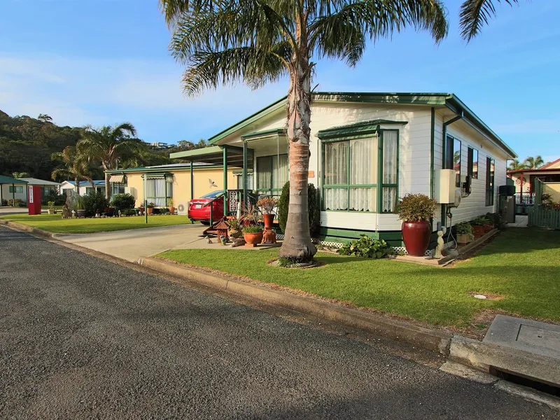 LAKES ENTRANCE VILLAGE LIVING