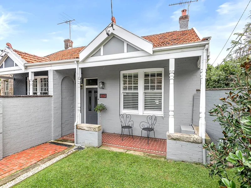 Tastefully Renovated Family Semi With A North Facing Garden