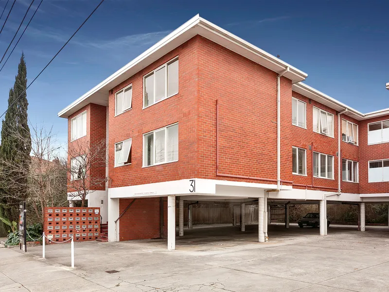 STUDIO APARTMENT IN HEART OF ST KILDA | HODGES CAULFIELD