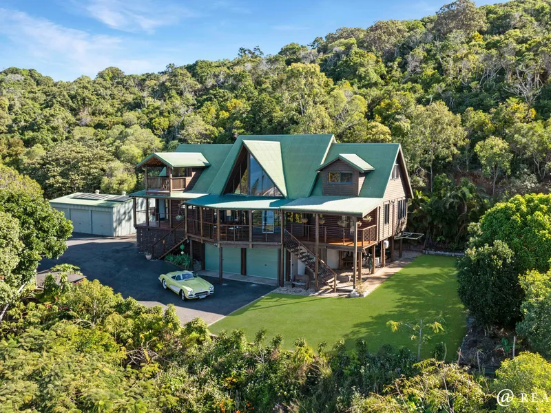 Architectural Elegance with Spectacular Panoramic Views