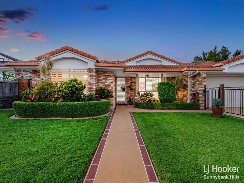 LARGE LOWSET IN TOP LOCATION WITH SIDE ACCESS