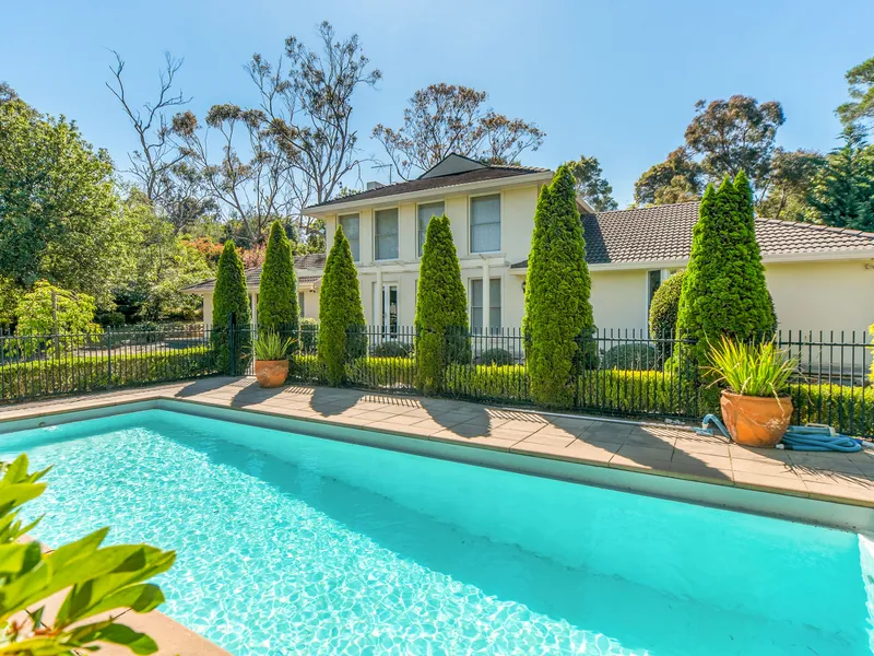 Large family home with pool in a private and quiet location