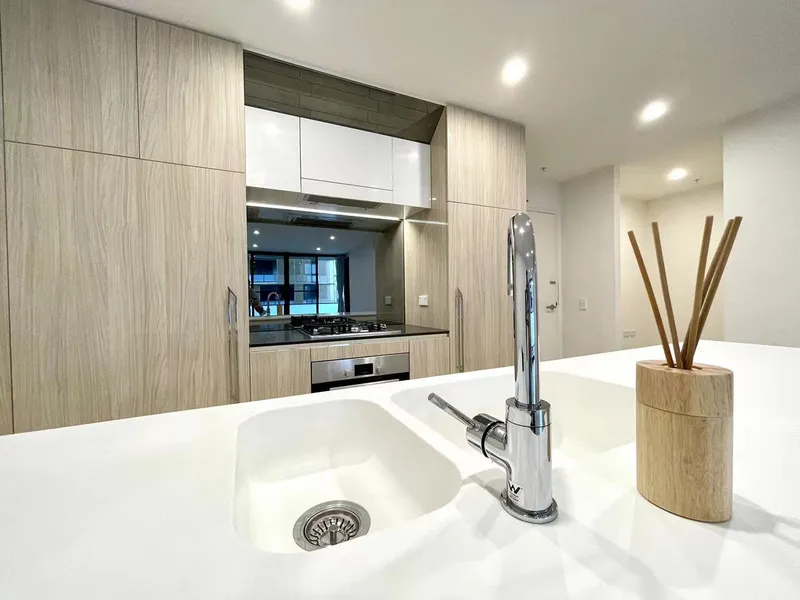 Waterside Luxury Apartment 2 beds 2 baths and Huge Study Room with great location In Wentworth Point!