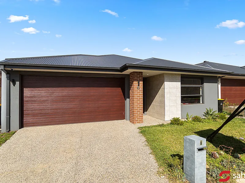 Near New Family Home,Ready to Go !!!