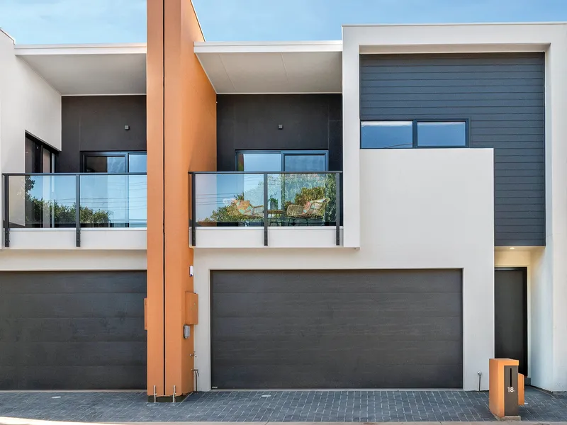 Construction almost complete! Executive 3 bedroom townhouse in beautiful Klemzig.