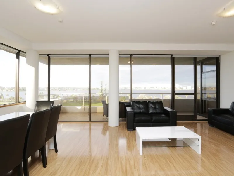 Huge 200sqm Riverside Luxury Apartment