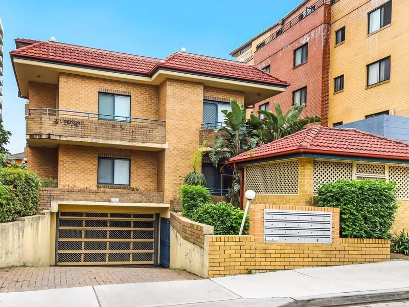 Convenient and Spacious 2 Bedroom Apartment!!