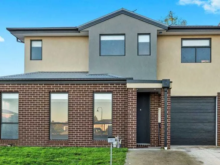 Bright beautiful townhouse!
