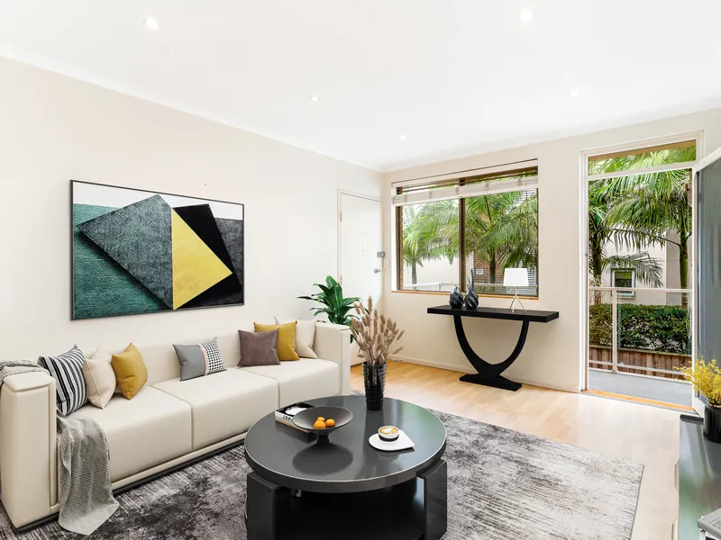 Renovated 1 bed apartment right by Dee Why Beach!