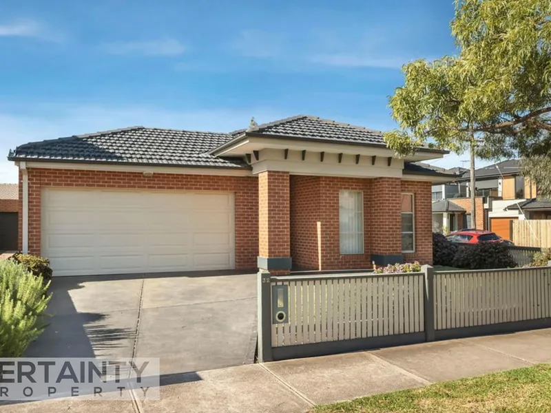 Single Story Low Maintenance Family Home!