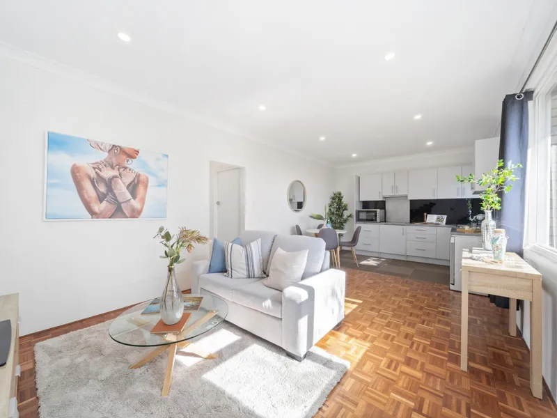 An Airy and Bright Top-Floor Getaway