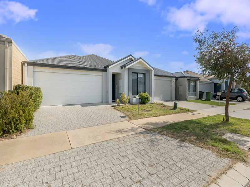 PICTURE PERFECT! LOW MAINTENANCE LIVING!