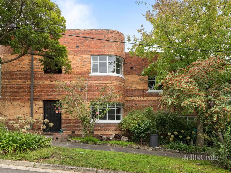 Ground floor Art Deco delight