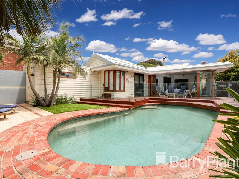 FAMILY BEACHSIDE ESCAPE