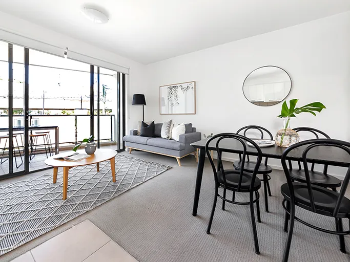 Online Auction | Delightfully oversized One Bedroom Apartment