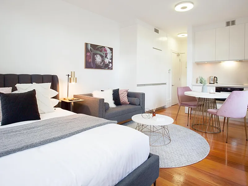 Stylishly Renovated Studio, Close To City - Fully Furnished