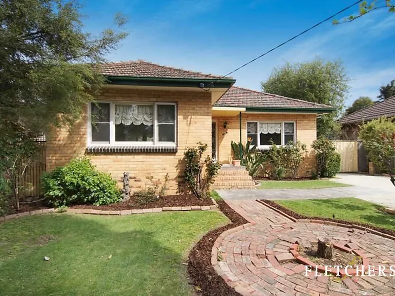 Family Living in the perfect location - Blackburn High School Zone