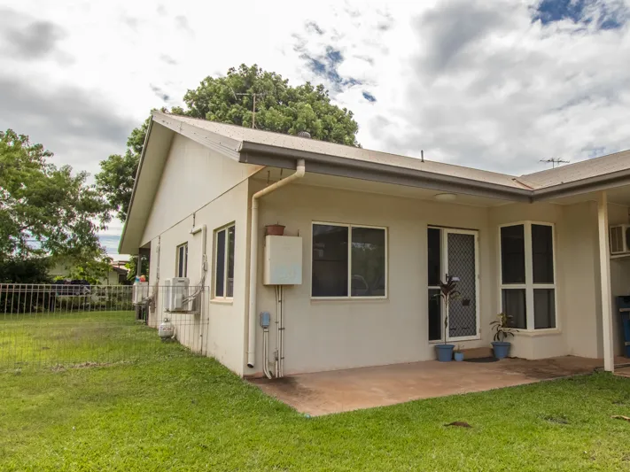 STRATA TITLED HALF DUPLEX! VACANT POSSESSION AVAILABLE!